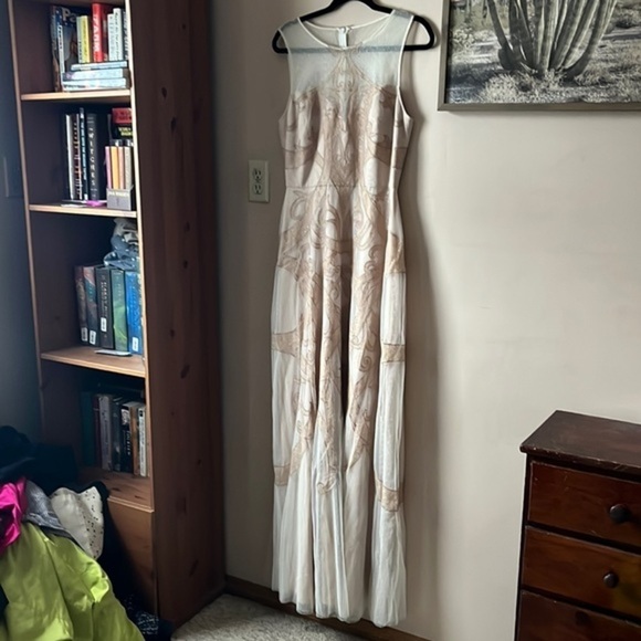 NWT BCBGMaxAzria Champagne “Acotas” Lace-Appliqué Formal Gown Size 10 - Picture 2 of 12